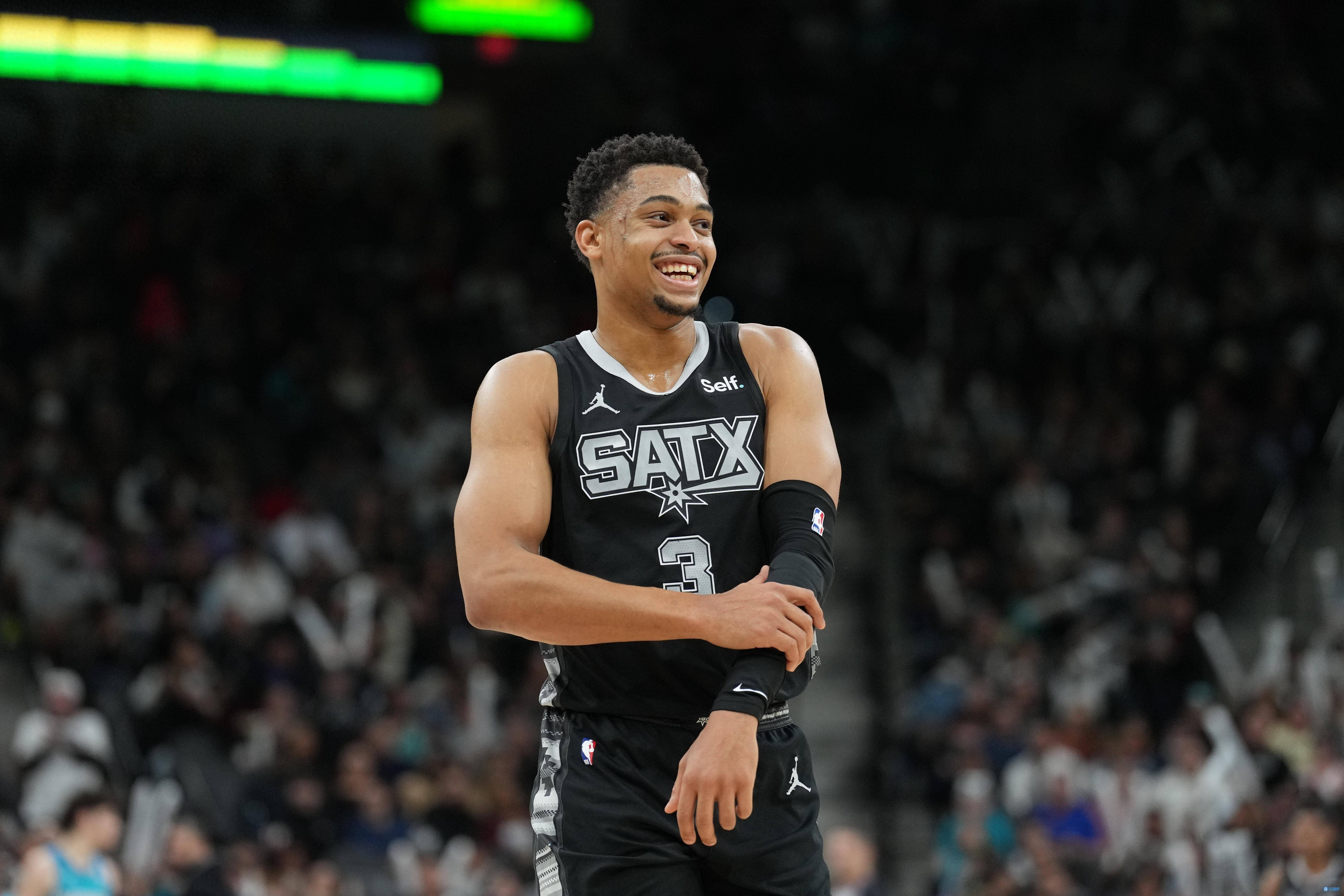 开云电竞 -波特兰开拓者训练开放日，清晨队长鼓劲引欢呼，意大利杯在即，数据趋势出现新变化的简单介绍