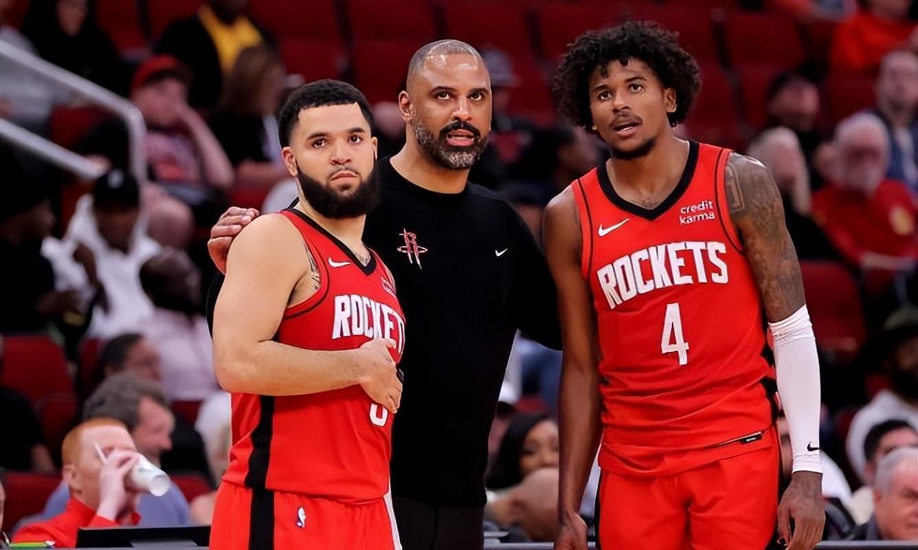 开云体育平台 -集结日CBA常规赛传出新动向,克里夫兰骑士复出首秀,管理层表态——管理层满意,团队化学反应显著(新疆队成为cba第一支晋级季后赛球队)